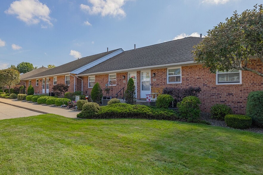 Primary Photo - Idyllbrook Village Senior Living