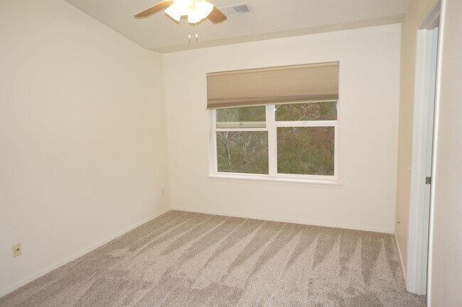 Building Photo - 2738 NW Kennedy Ct