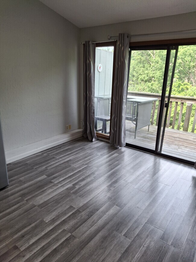 Building Photo - 150 SWS Dr