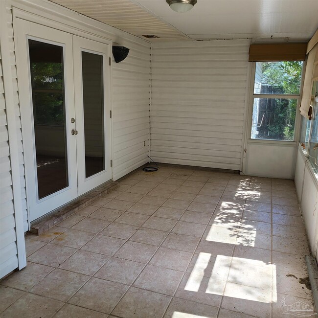 Building Photo - 325 Mirabelle Dr