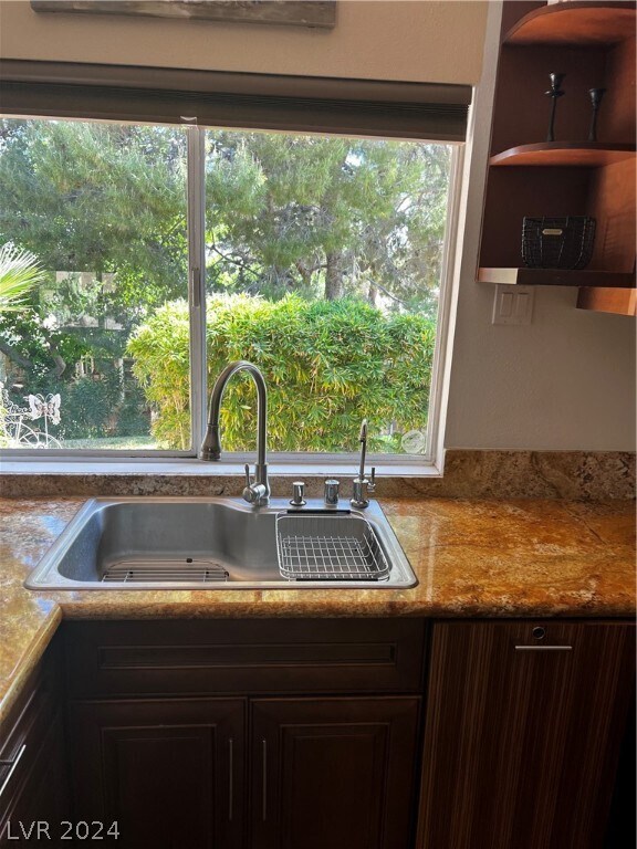 Building Photo - 513 Woodcrest Ct