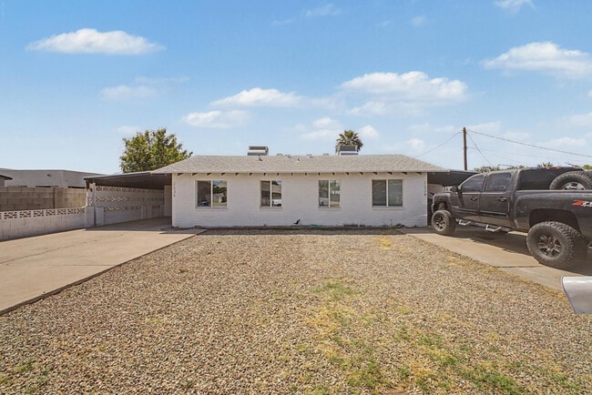 Building Photo - 2534 N 28th St