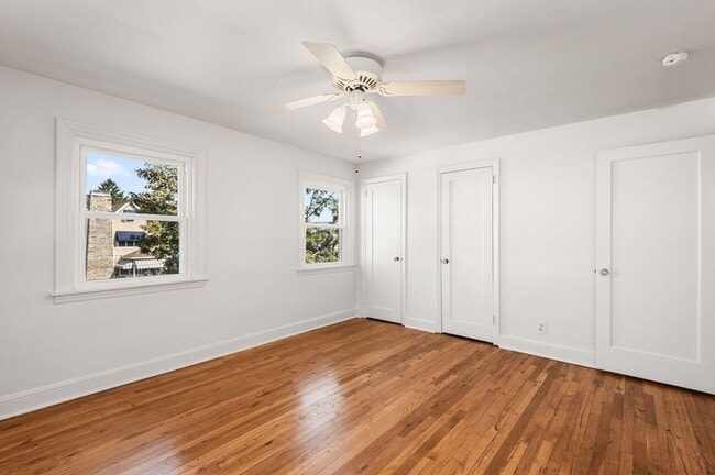 Building Photo - FIRST MONTH FREE* Twin home with new carpe...