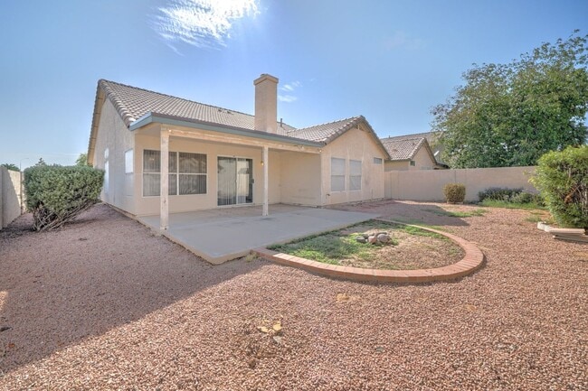 Building Photo - AVAILABLE NOW!!!!!