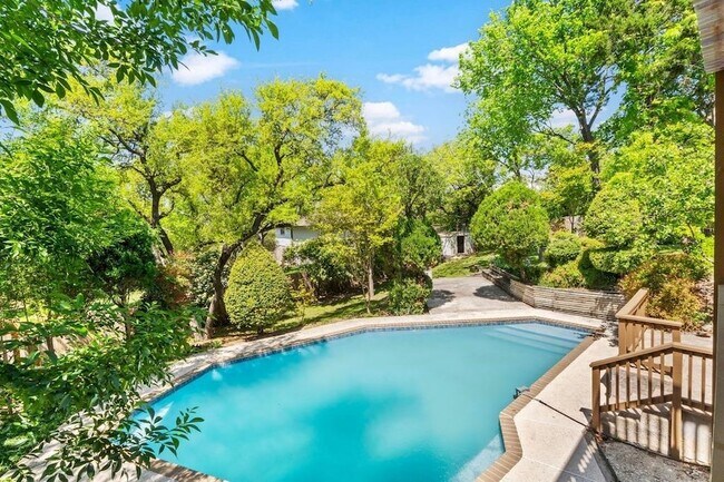 Building Photo - 6603 Whitemarsh Valley Walk