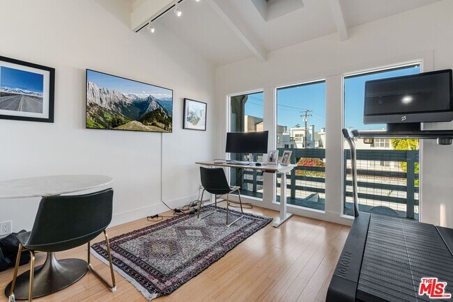 Building Photo - 940 14th St