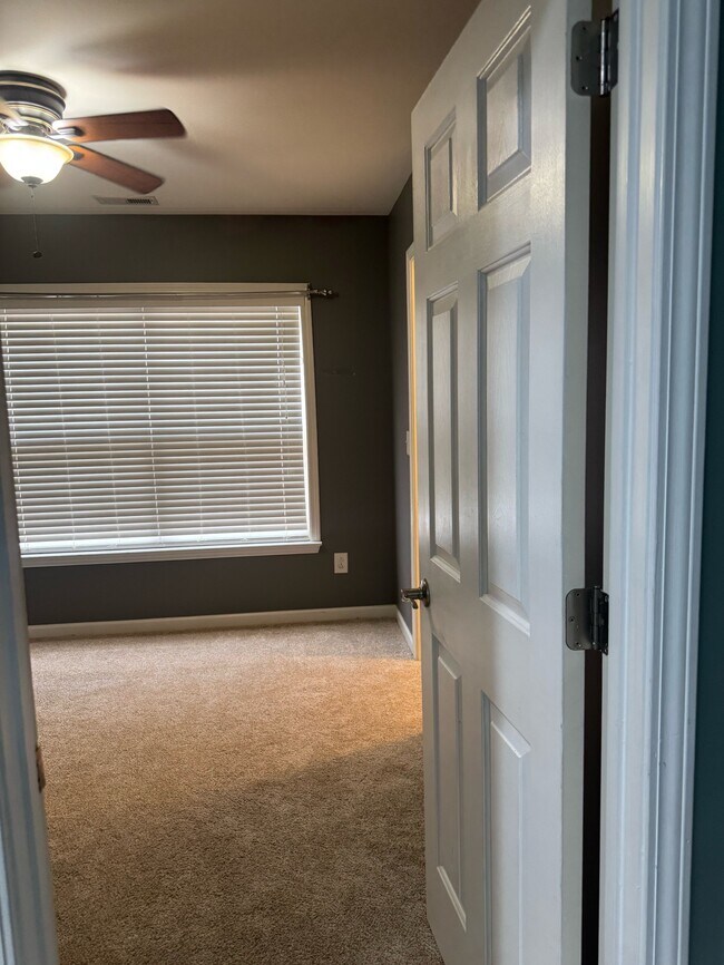 Building Photo - 512 War Admiral Ct