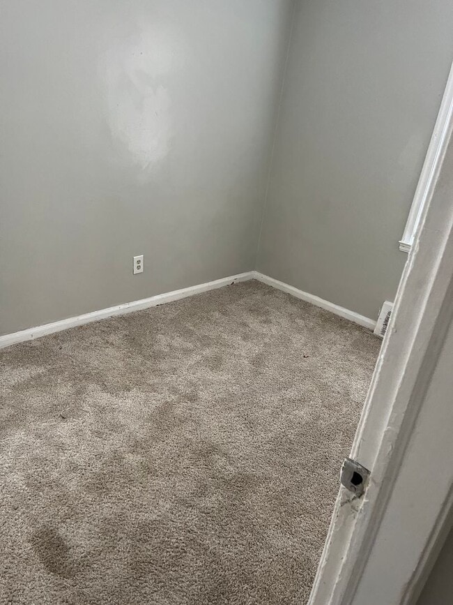 Building Photo - 3 bed/ 1 Bath