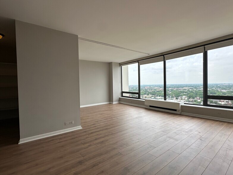 Sleeping Area - 5445 N Sheridan Rd