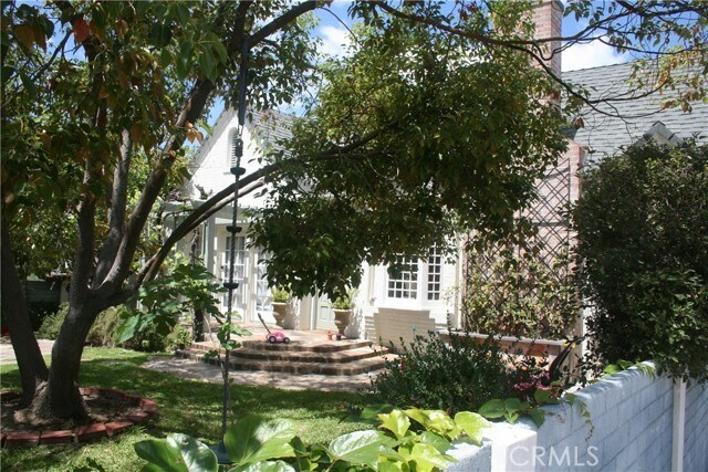 Building Photo - 2421 Heliotrope Dr