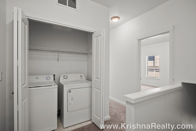 Building Photo - Spectacular 3BD* 2.5 BA* Condo*by Nike Wor...