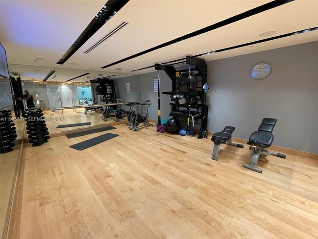 Building Photo - 900 Biscayne Blvd