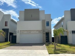 Building Photo - 7524 Cresta Bella St
