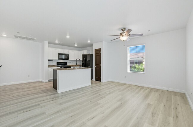 Building Photo - *MOVE IN SPECIAL - $300 OFF FIRST MONTH'S ...