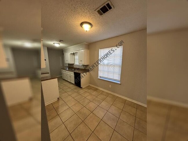 Building Photo - 149 Wildflower Dr