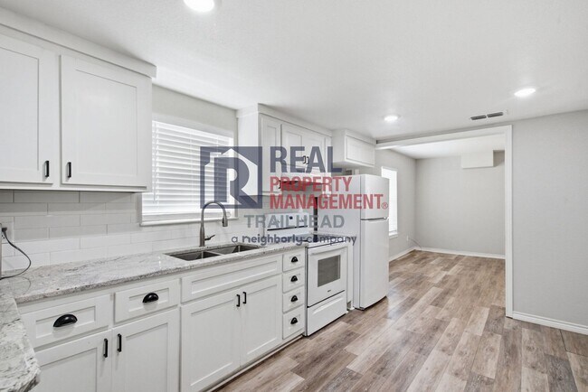 Building Photo - Updated 3-Bedroom Home Near Tarleton State University