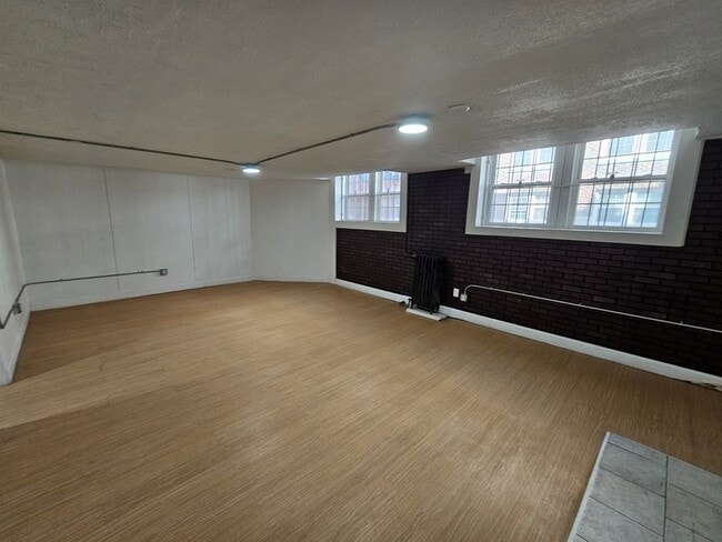 Building Photo - 2654 N Moreland Blvd