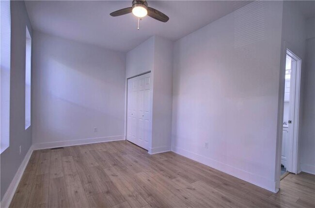 Building Photo - 1327 Reddour St