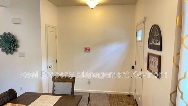 Building Photo - 241 Long Ridge Dr