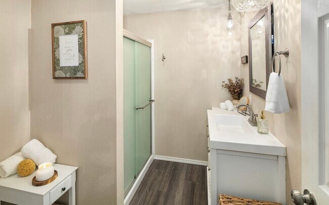 Building Photo - Updated 3-Bedroom Rambler with Large Yard in North Bend