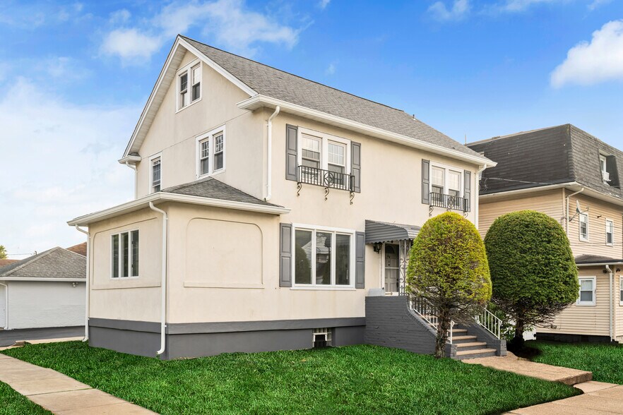 Side view of home - 64 Hudson Ave