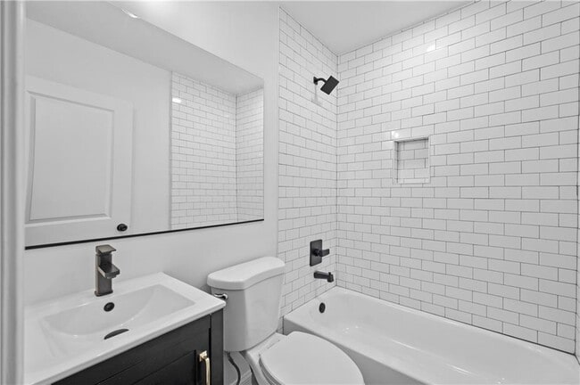 Building Photo - 405 4th St NE