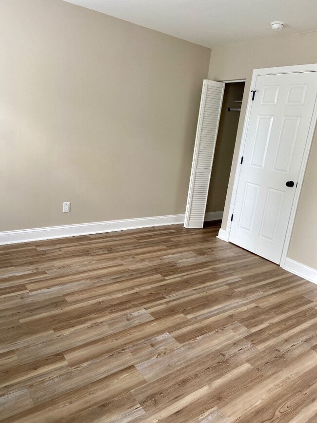 Building Photo - 2306 N Myrtlewood St