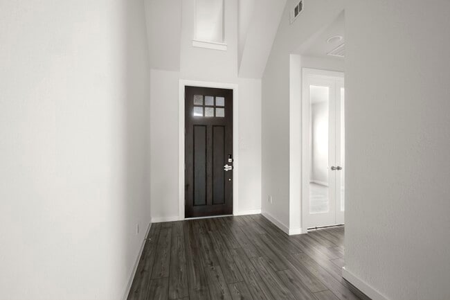 Building Photo - 16826 Beechwood Forest Way