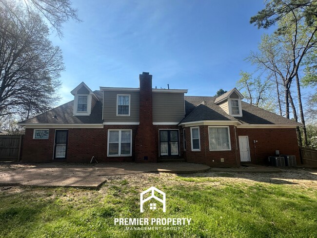 Building Photo - Grand 4BR/2.5BA Executive Home in Cordova | 2,700 Sq Ft, Bay Window & Spa Suite