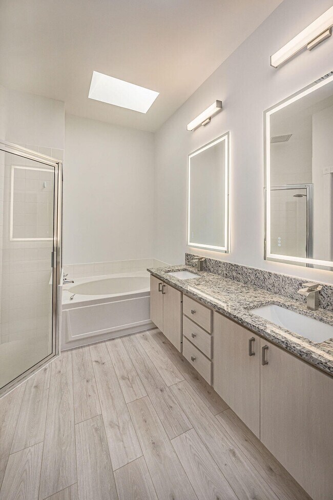 Building Photo - 8593 Wakefield Dr