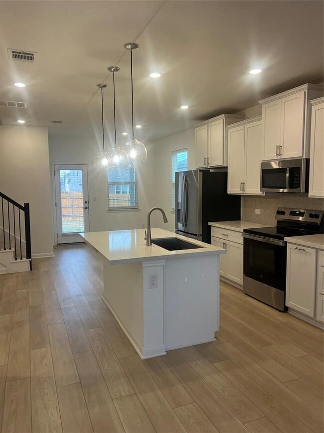 Building Photo - 848 Long Run