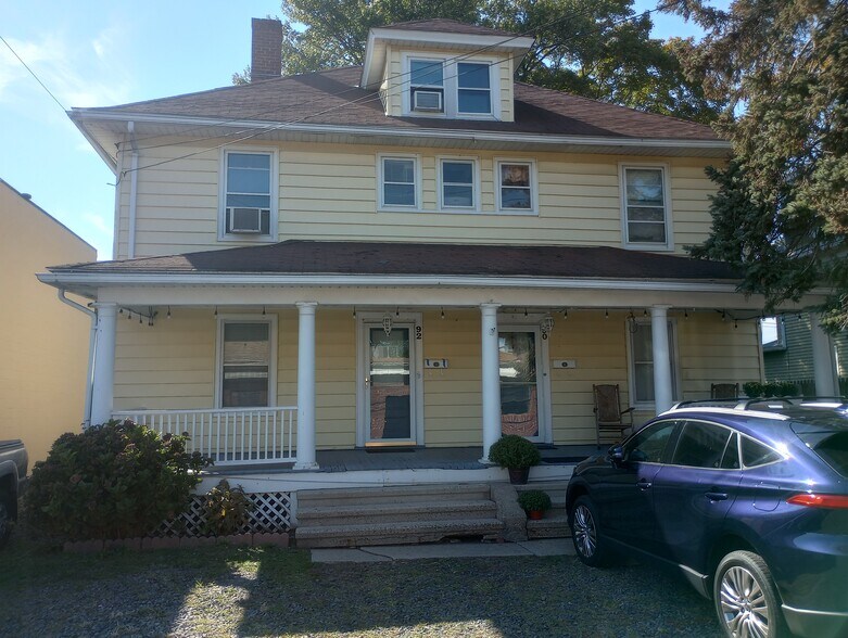 Building Photo - 92 Thorpe St