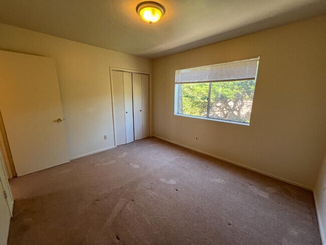 Building Photo - 830 Parcel St