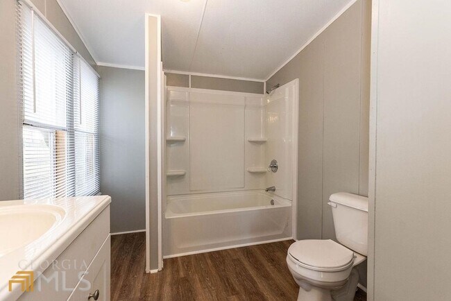 Building Photo - 108 Sherwood Rd