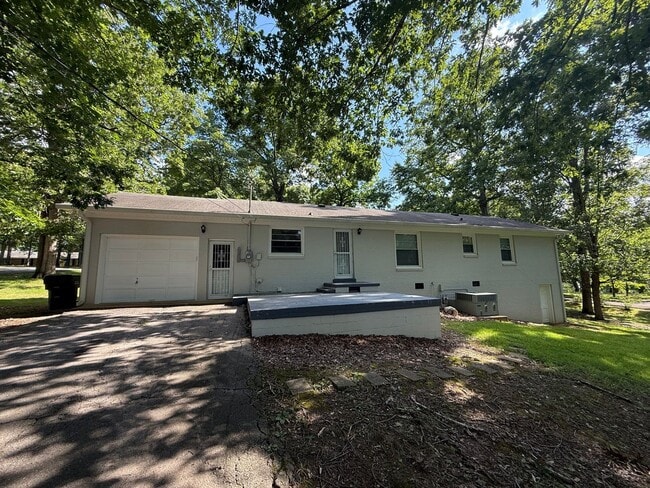 Building Photo - Beautifully updated, white-painted brick h...