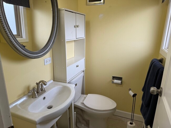 Building Photo - 5725 Holmes Ave