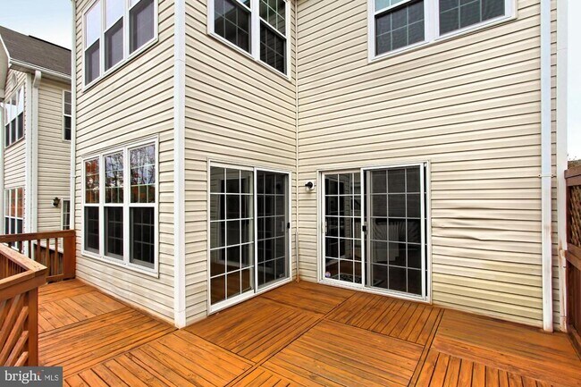 Building Photo - 20748 Hollow Falls Terrace