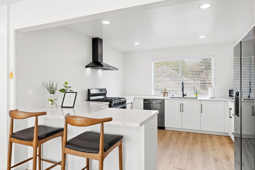 Building Photo - 321 N Gertruda Ave