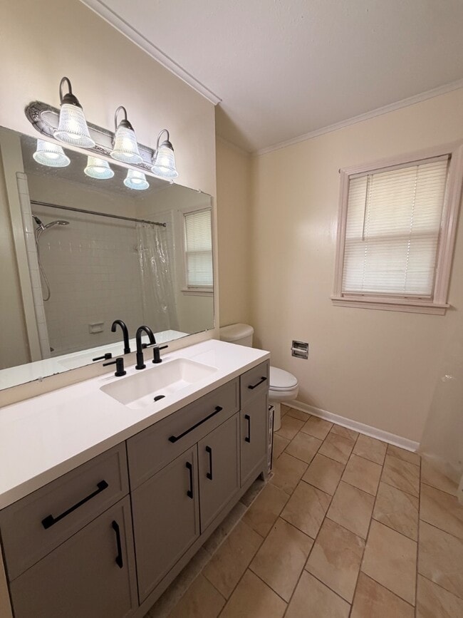 Building Photo - 2604 McArthur Dr