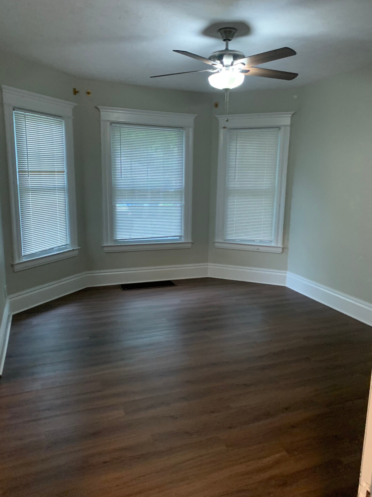 Building Photo - 152 Rosedale St