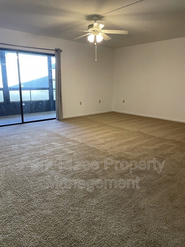 Building Photo - 530 Cranes Way