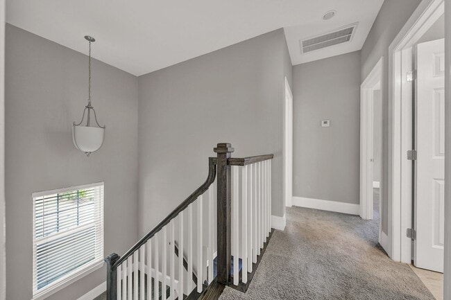 Building Photo - Two Story Cottage In Historic Waxhaw
