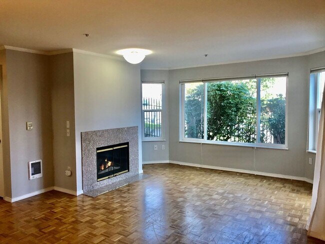 Building Photo - Two Bedroom/Two bath Capitol Hill Condo - ...