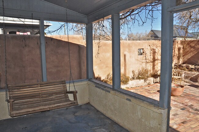 Building Photo - 711 Arno St SE