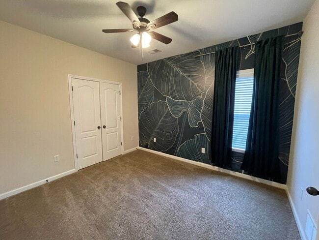 Building Photo - 5 BEDROOMS, great home located in Olive Br...