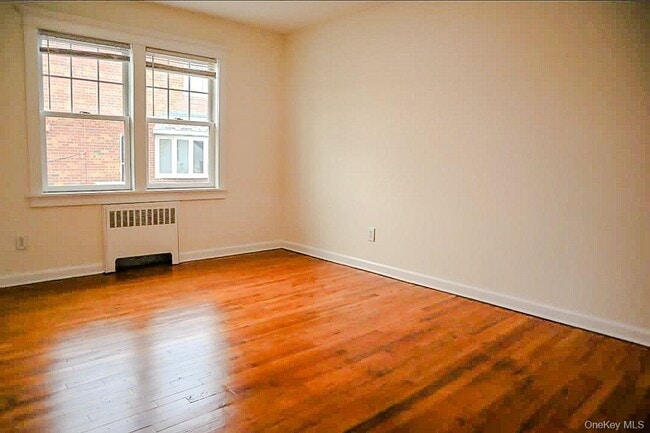 Building Photo - 2233 Private Dr