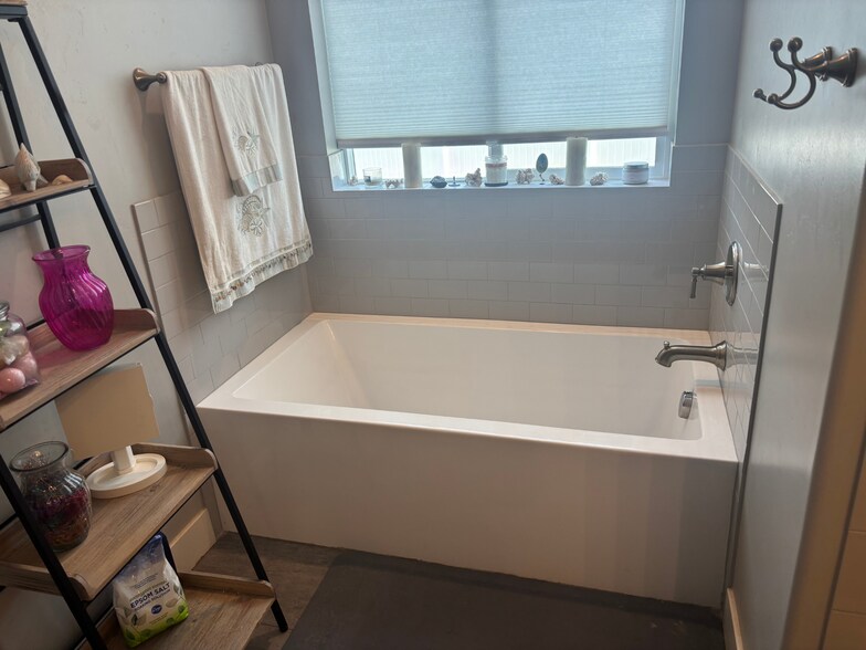 Building Photo - 216 W 350 N