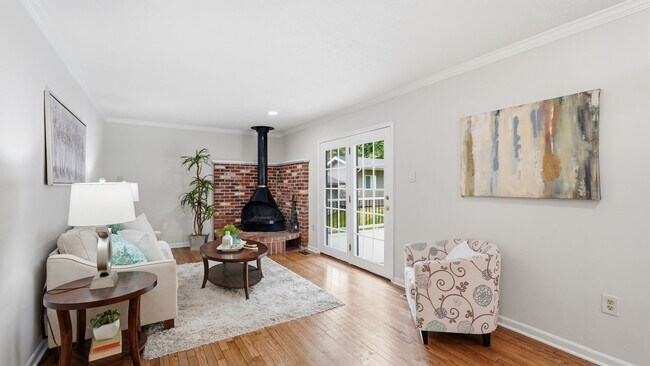 Building Photo - Newly Renovated 5 Bedroom Home With Country Porch!