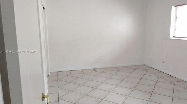 Building Photo - 1826 Cleveland St