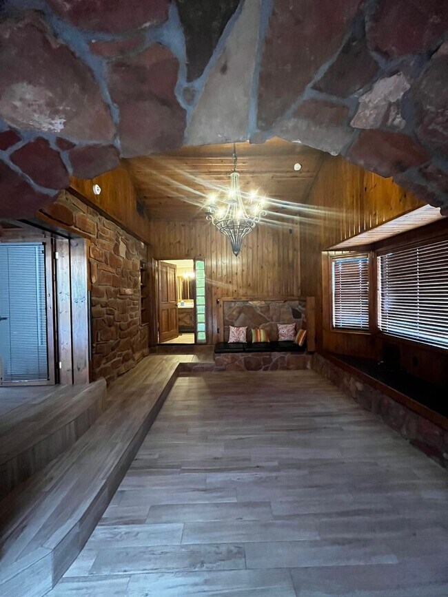 Building Photo - Unfurnished, 1-year long-term rental
